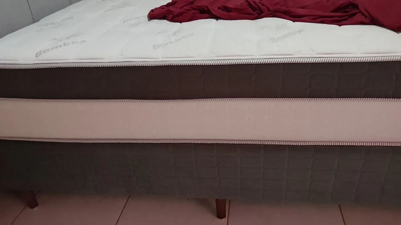 Vende-se Cama Queen com cabeceira com 2 meses de uso  - Foto 4