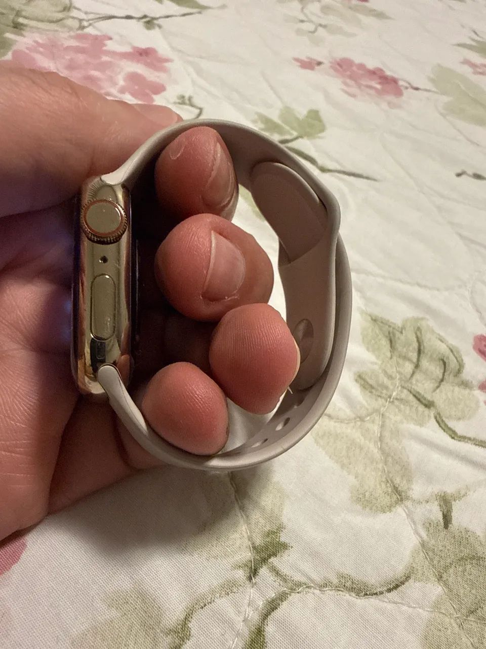 Apple Watch Serie 7, 41mm, GPS + Celular, Dourado. Saúde da bateria: 80% - Foto 2