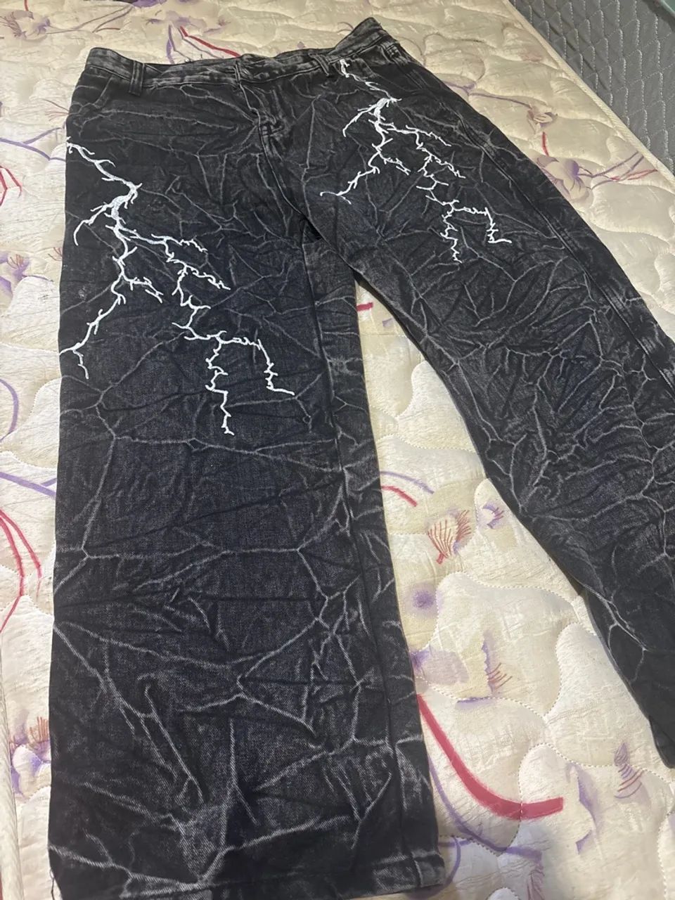 Calça estilosa com raios praticamente nova e sem uso  - Foto 2
