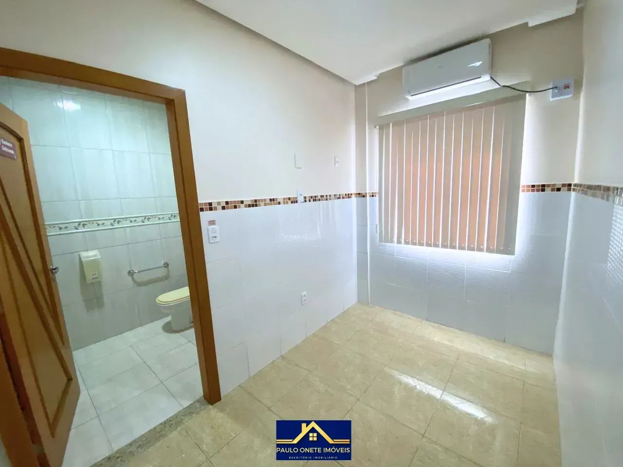 ALUGA-SE - SALA COMERCIAL NO TÉRREO  12M²  AV. JOÃO VALÉRIO
