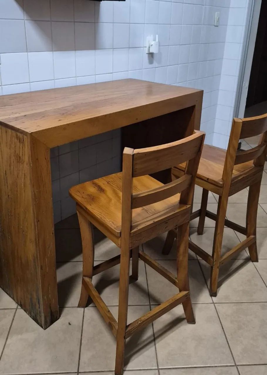 Mesa balcão e 2 bancos madeira maciça - Foto 2