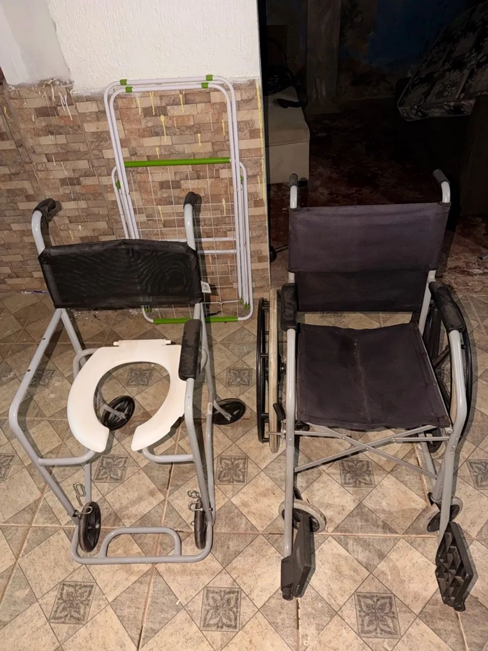 Vendo 2 cadeiras de rodas
