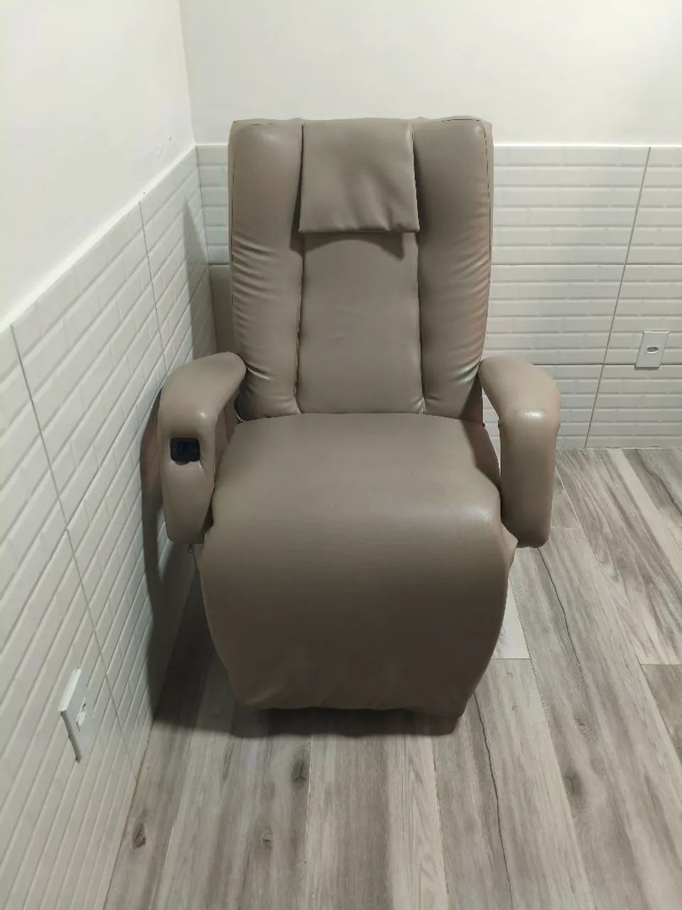 POLTRONA HOSPITALAR RECLINÁVEL 