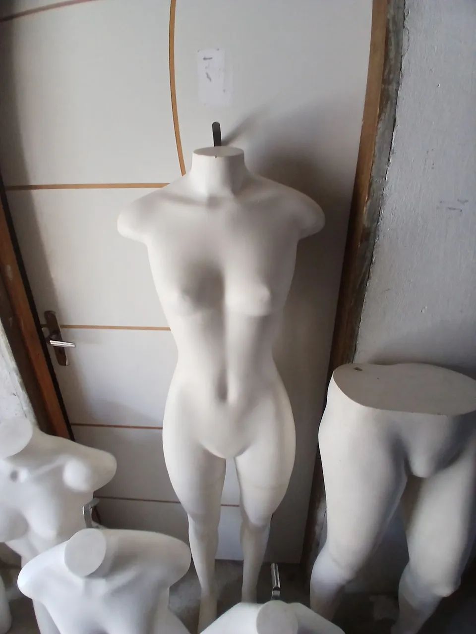 Lote de Manequins e Expositores para Loja / Brechó - Foto 4
