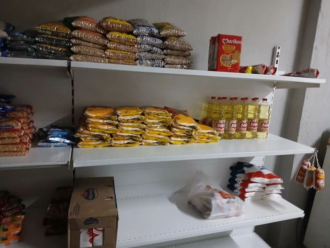 GÔNDOLAS 1.30×1.70 GRANDE BEM ESPAÇOSAS RESISTENTE 450,00 CADA - Foto 2