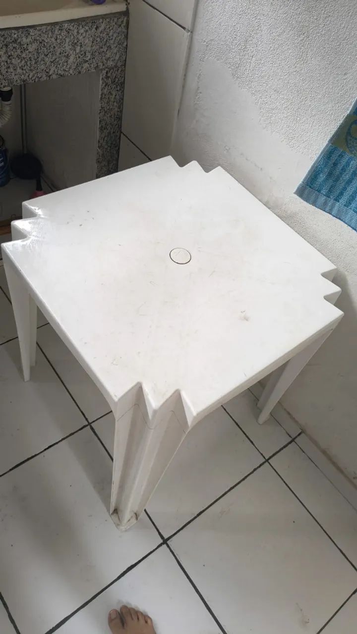 Mesa de plástico com 4 cadeiras - Foto 2