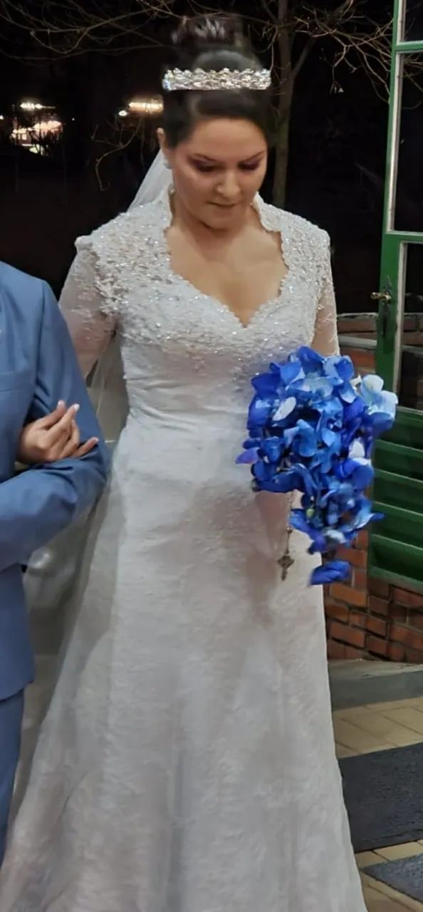 Lindo vestido de Noiva manga comprida+véu e coroa - Foto 4