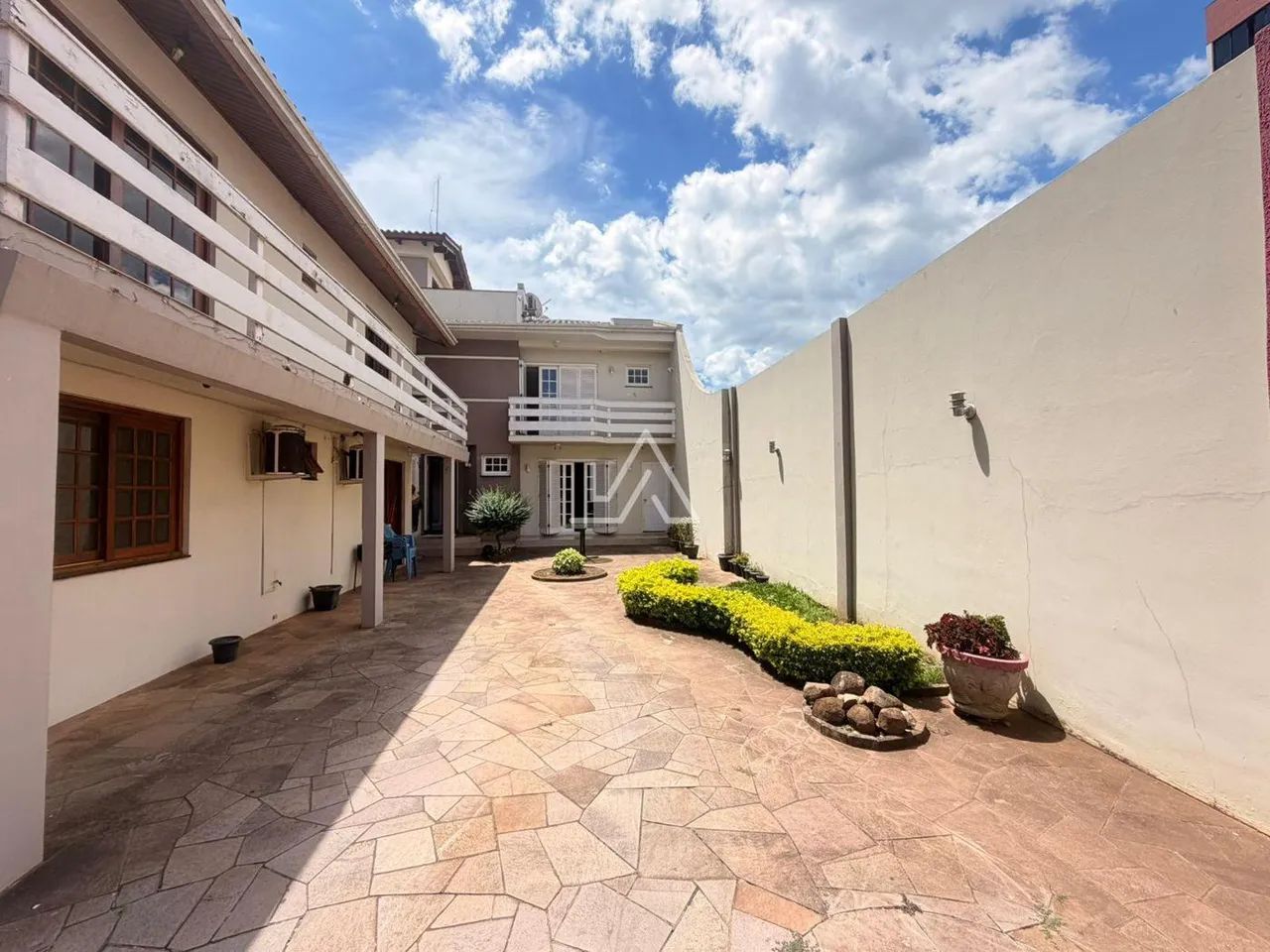 CASA DE 3 DORMITÓRIOS E ESPAÇO COMERCIAL - Foto 3