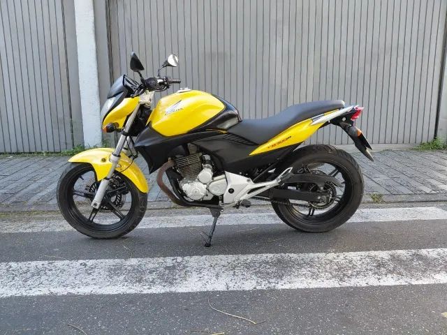 CB 300 R   Bem conservada