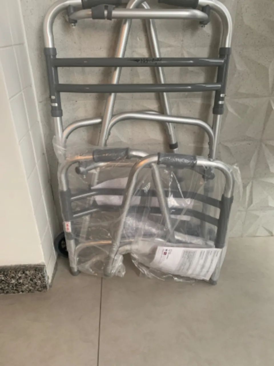 Andador 100kg nunca usado 