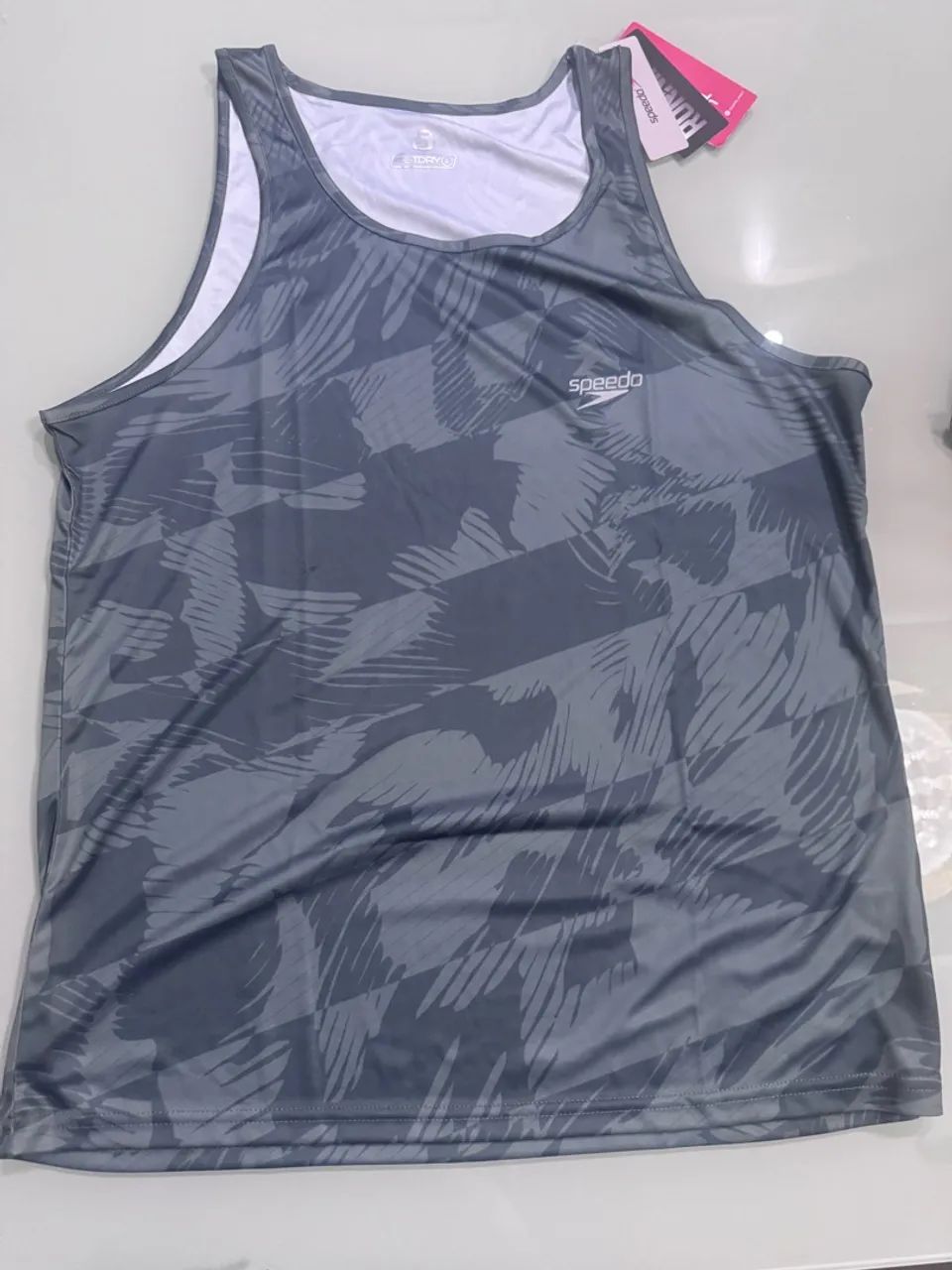 Duas camisas regatas nova 