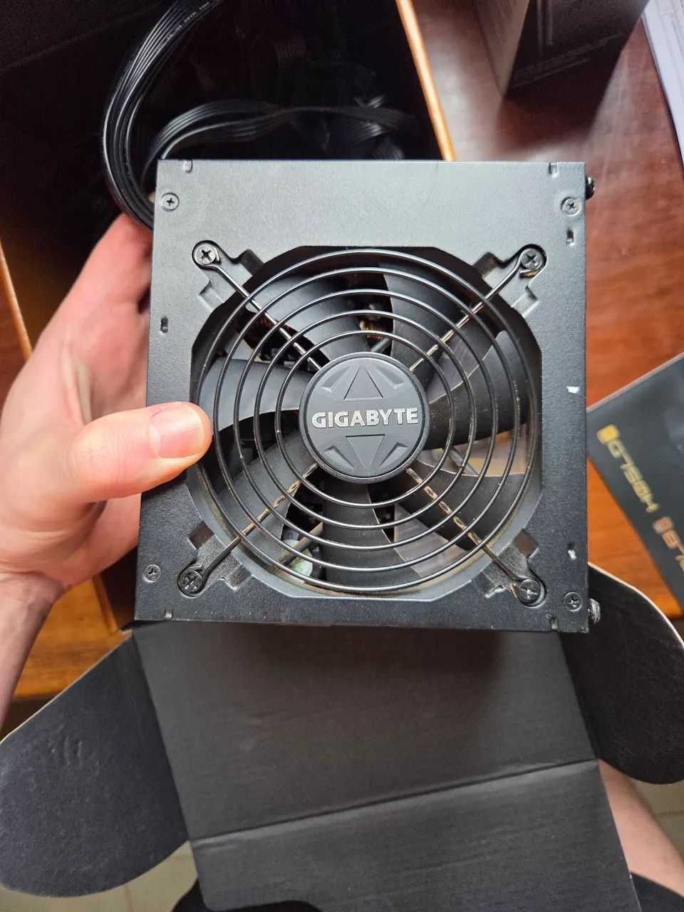 Fonte Gigabyte B700H 700W 80 Plus Bronze Semi-Modular - Foto 3