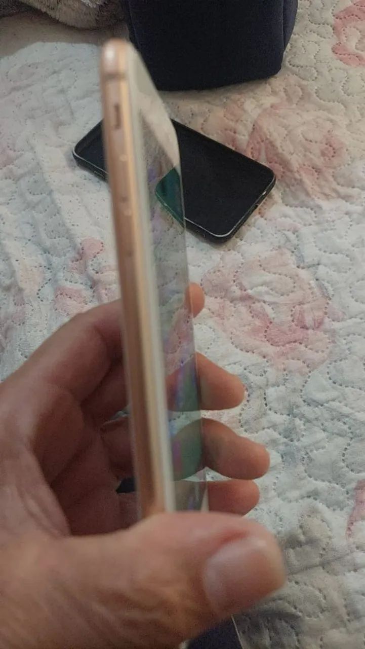 Vendo iPhone 8 plus e carregador  - Foto 5