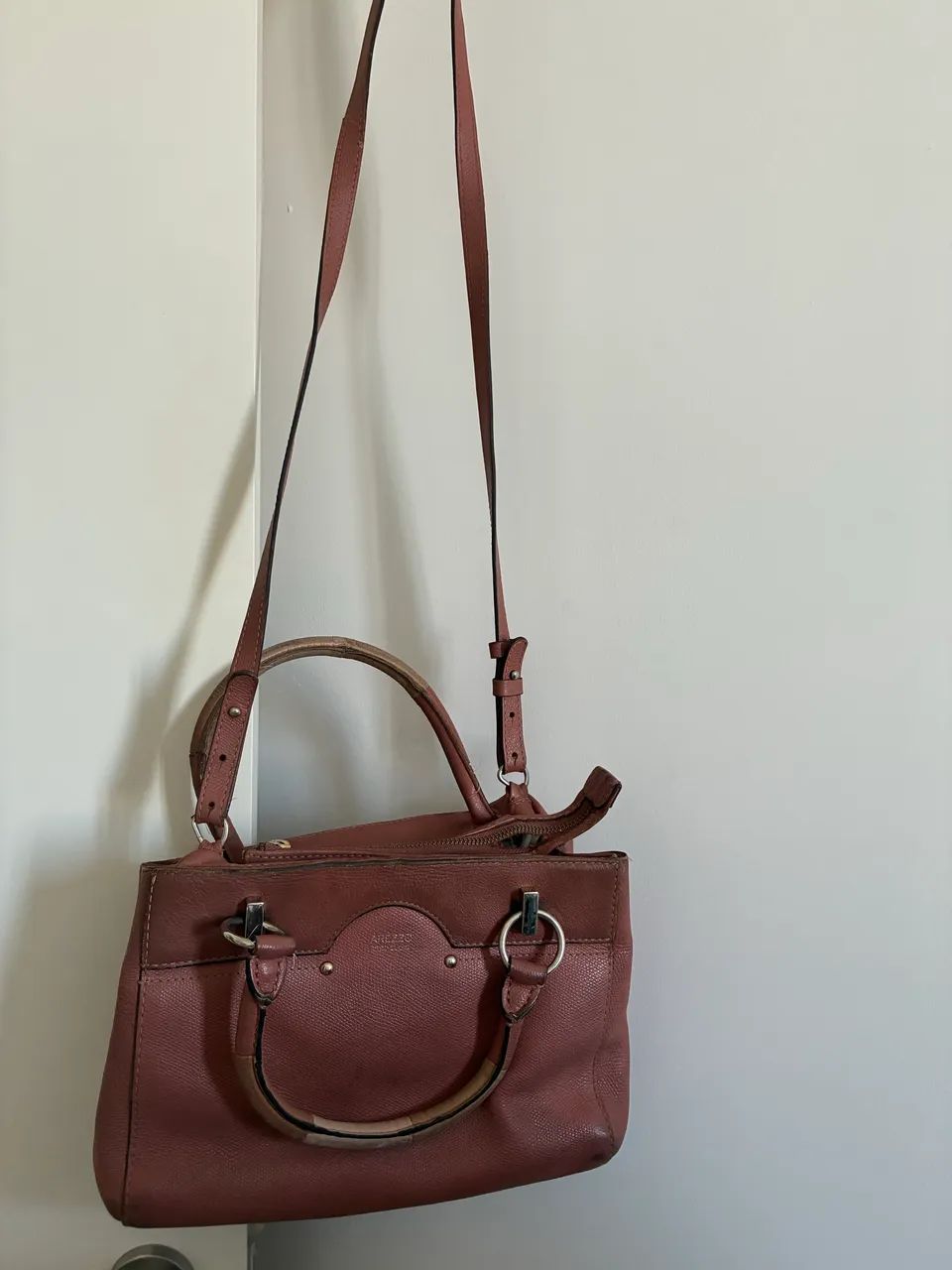 Bolsa Arezzo em couro 
