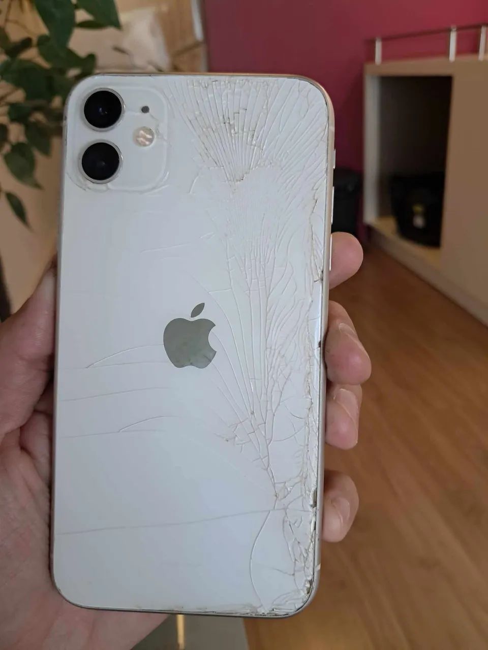 iPhone 11 64Gb Trincado**