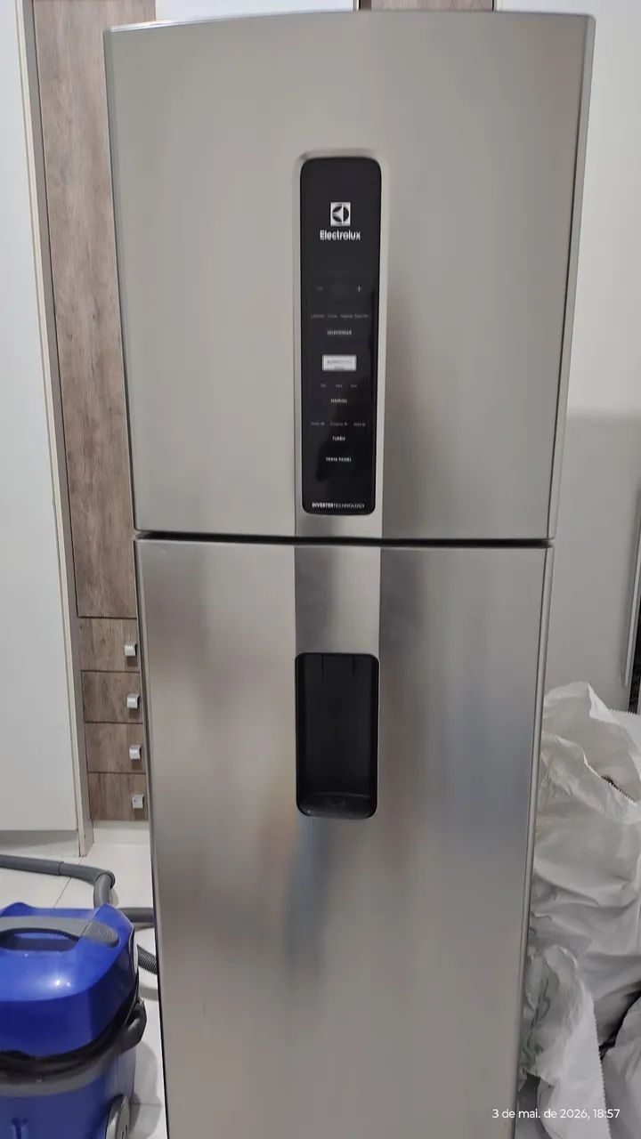 Vendo geladeira Eletrolux duplex por 1000 reais Necessário reparo