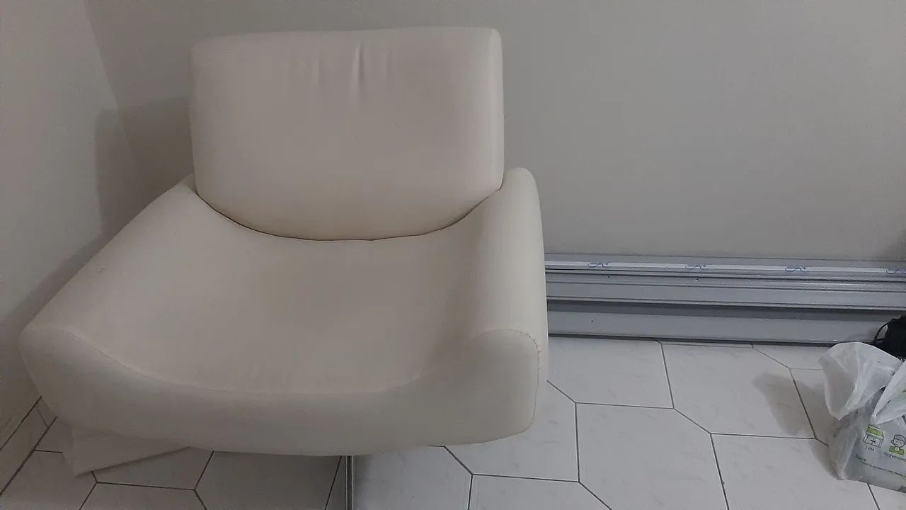 Poltrana de sala giratória