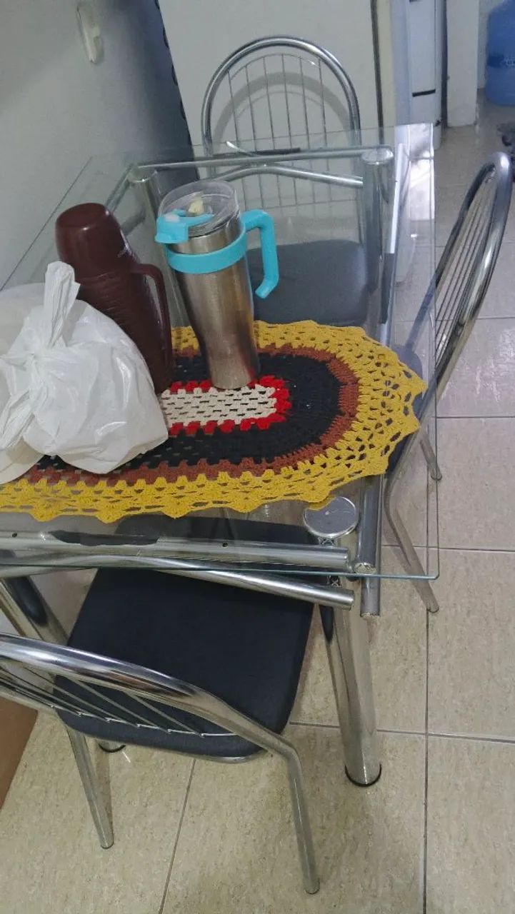 Mesa de Vidro com 4 Cadeiras  - Foto 2