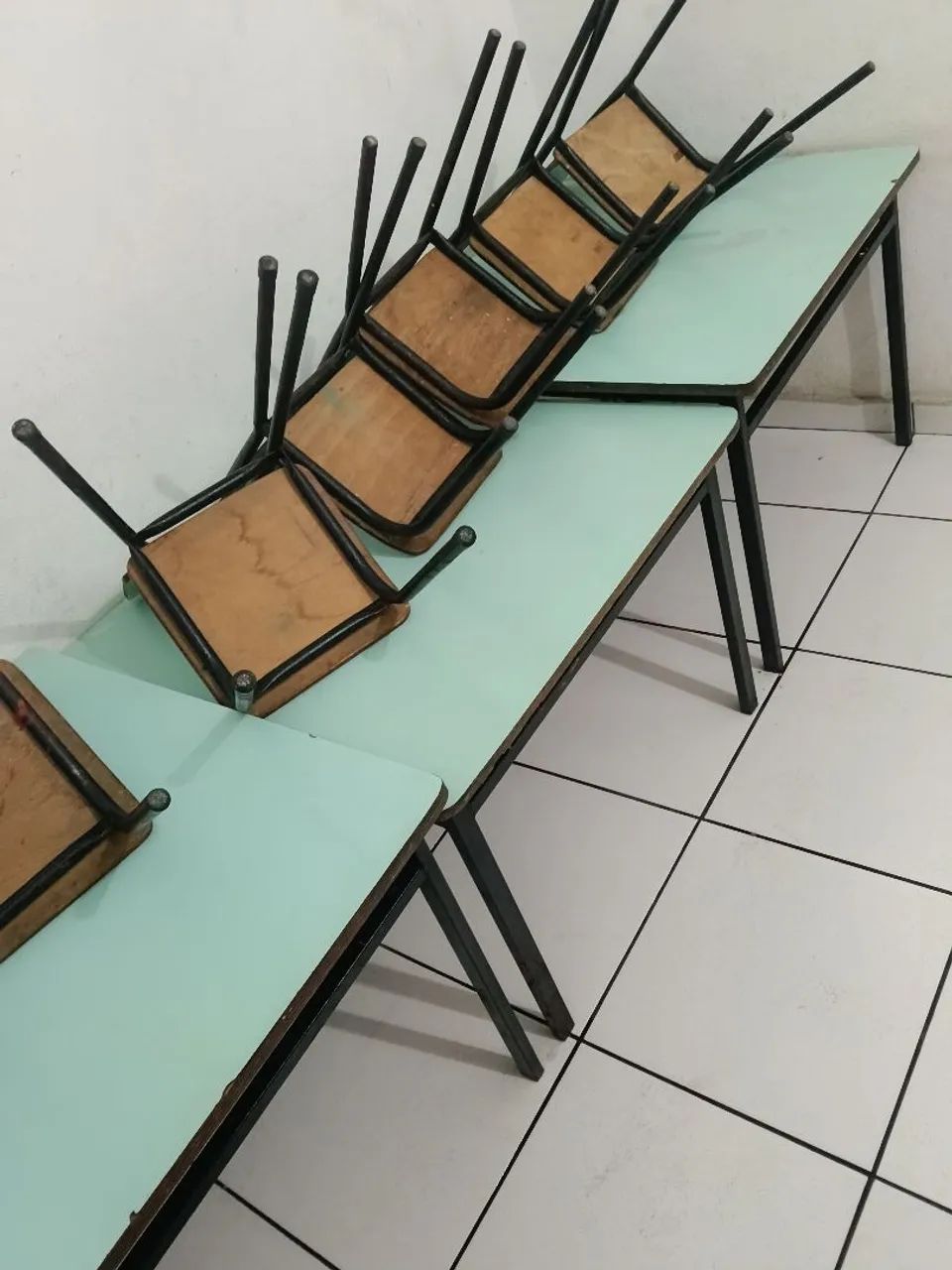 Mesa infantil de ferro e madeira. - Foto 2