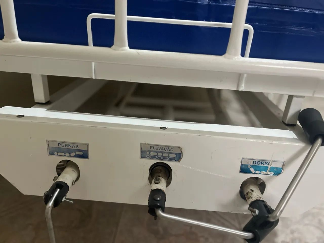 Cama hospitalar com 3 manivelas
