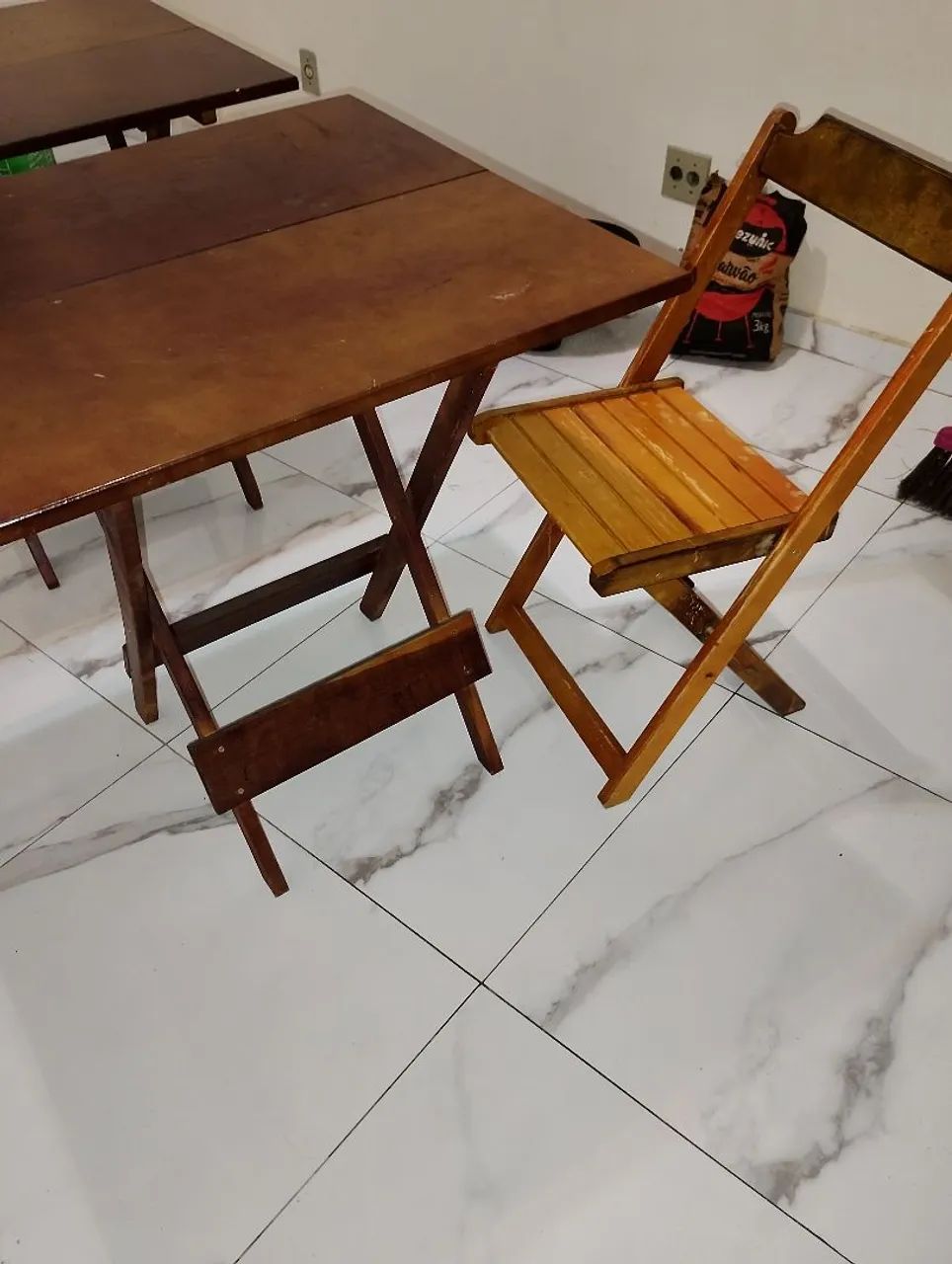 Mesa em madeira maci ça  - Foto 2