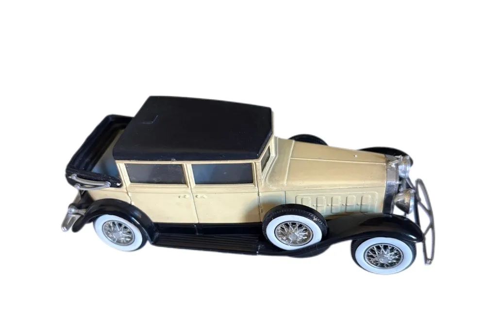 Miniatura Cadillac V16 452A 1931 - Solido 1:43 - Hobbies e