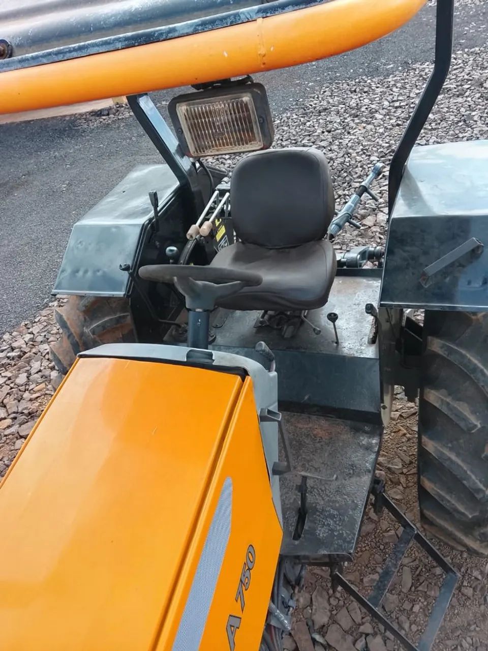 Trator Valtra A750