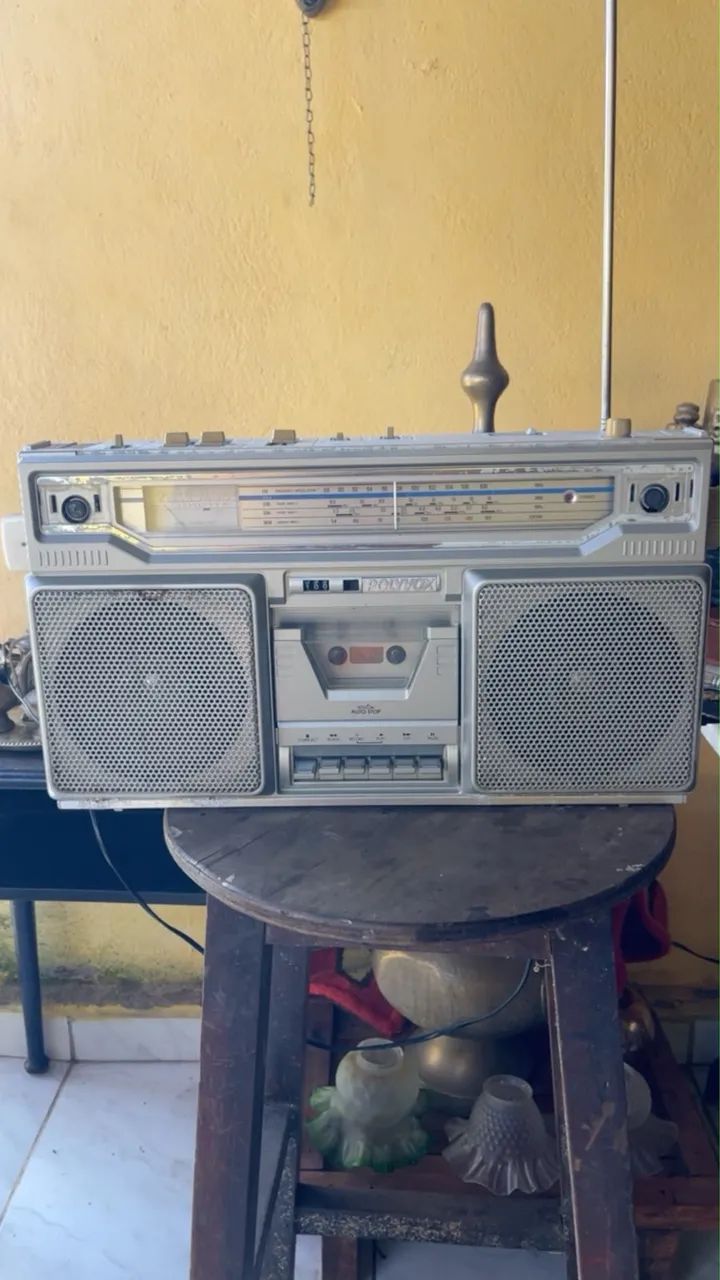 Lindo e antigo rádio poli vox 