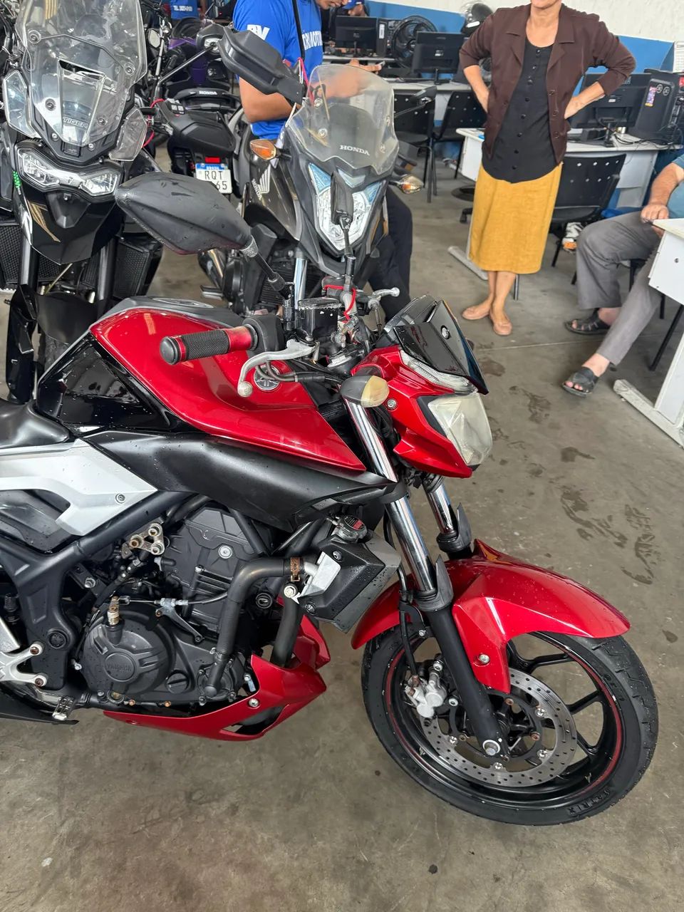 YAMAHA MT-03 2017 - Foto 2