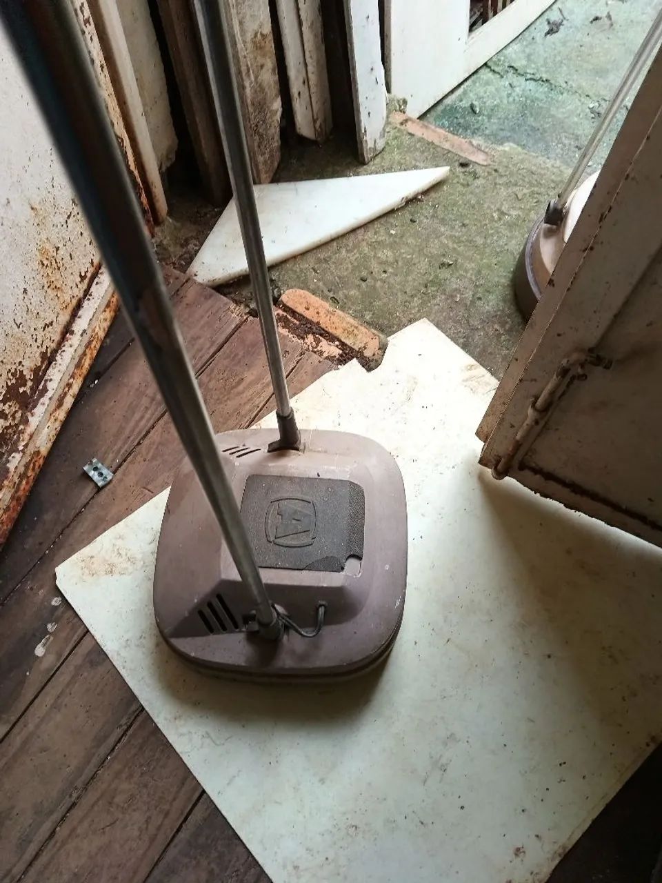 Lote Duas enceradeira Arno P/ Peça ou restaurar  - Foto 3