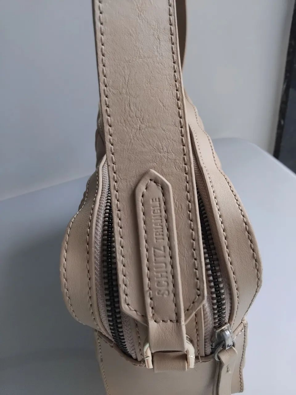 Bolsa schutz muito conservada.