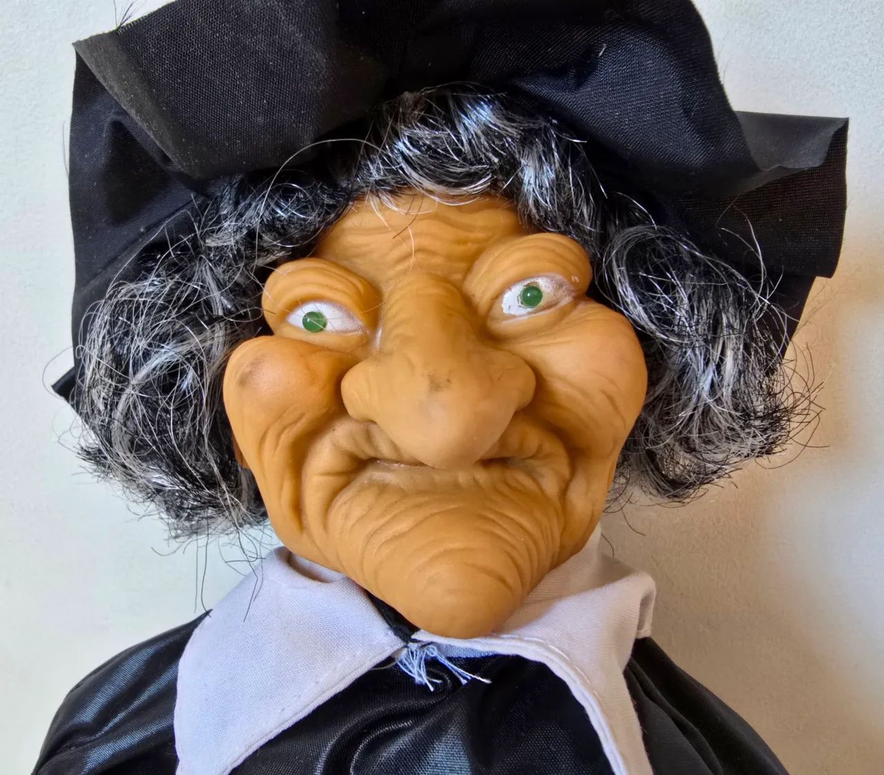 Bruxa Halloween, move e acende os olho, antigo, década de 90s - Foto 3