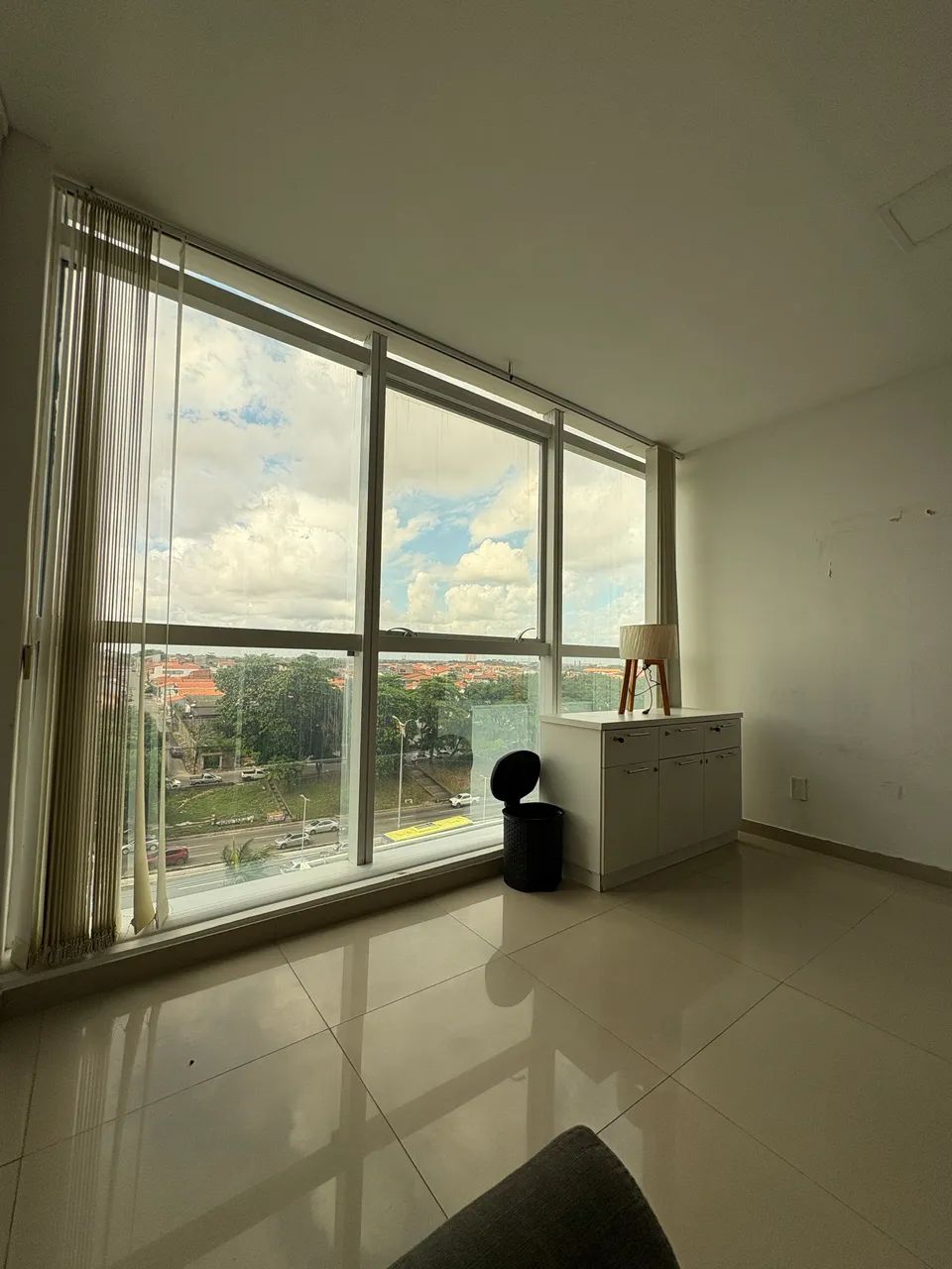Aluga-se Sala Comercial Mobiliada no Centro Empresarial Shopping da Ilha  - Foto 3