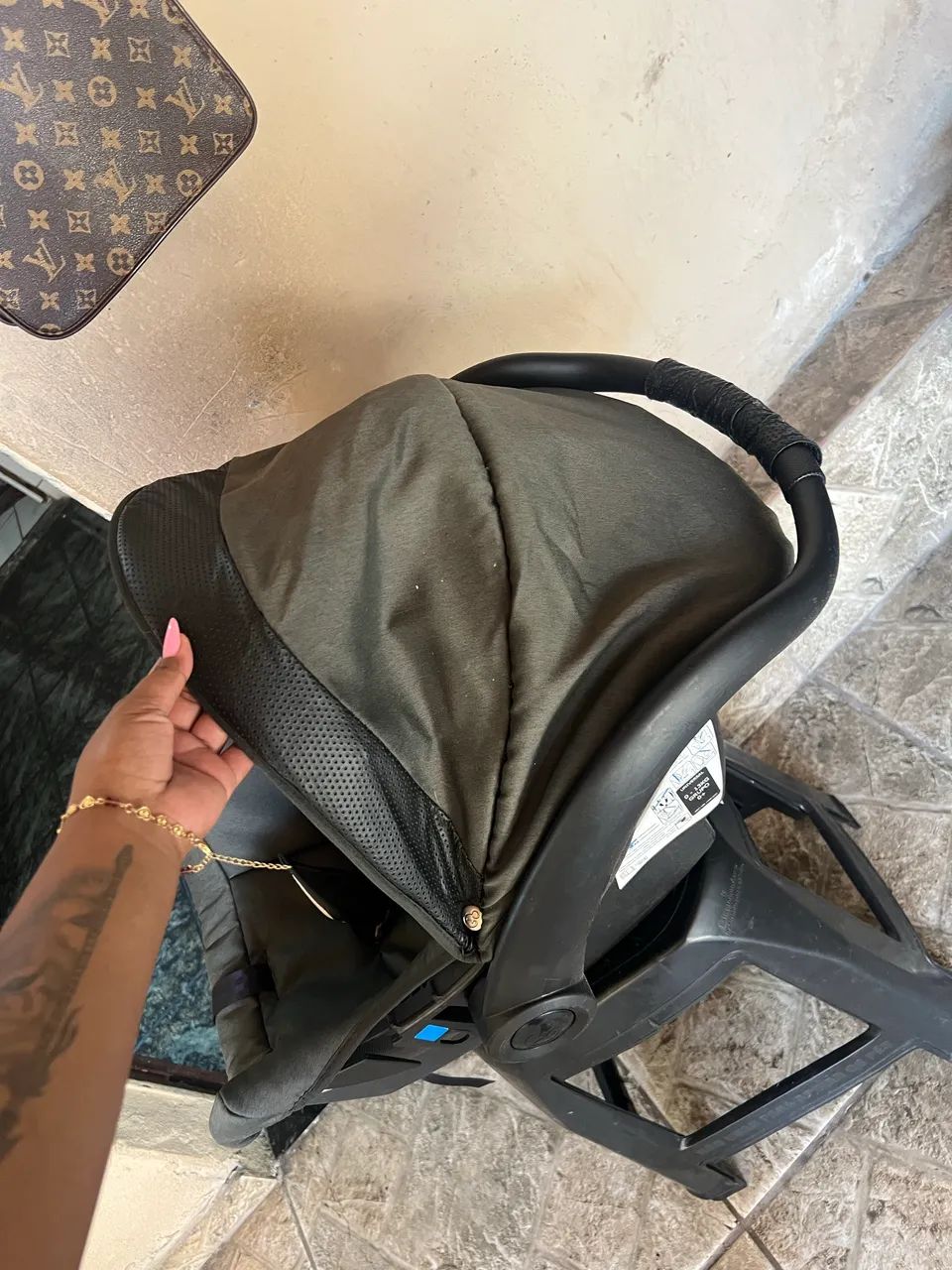 Vendo carrinho e bebê conforto seminovo  - Foto 4