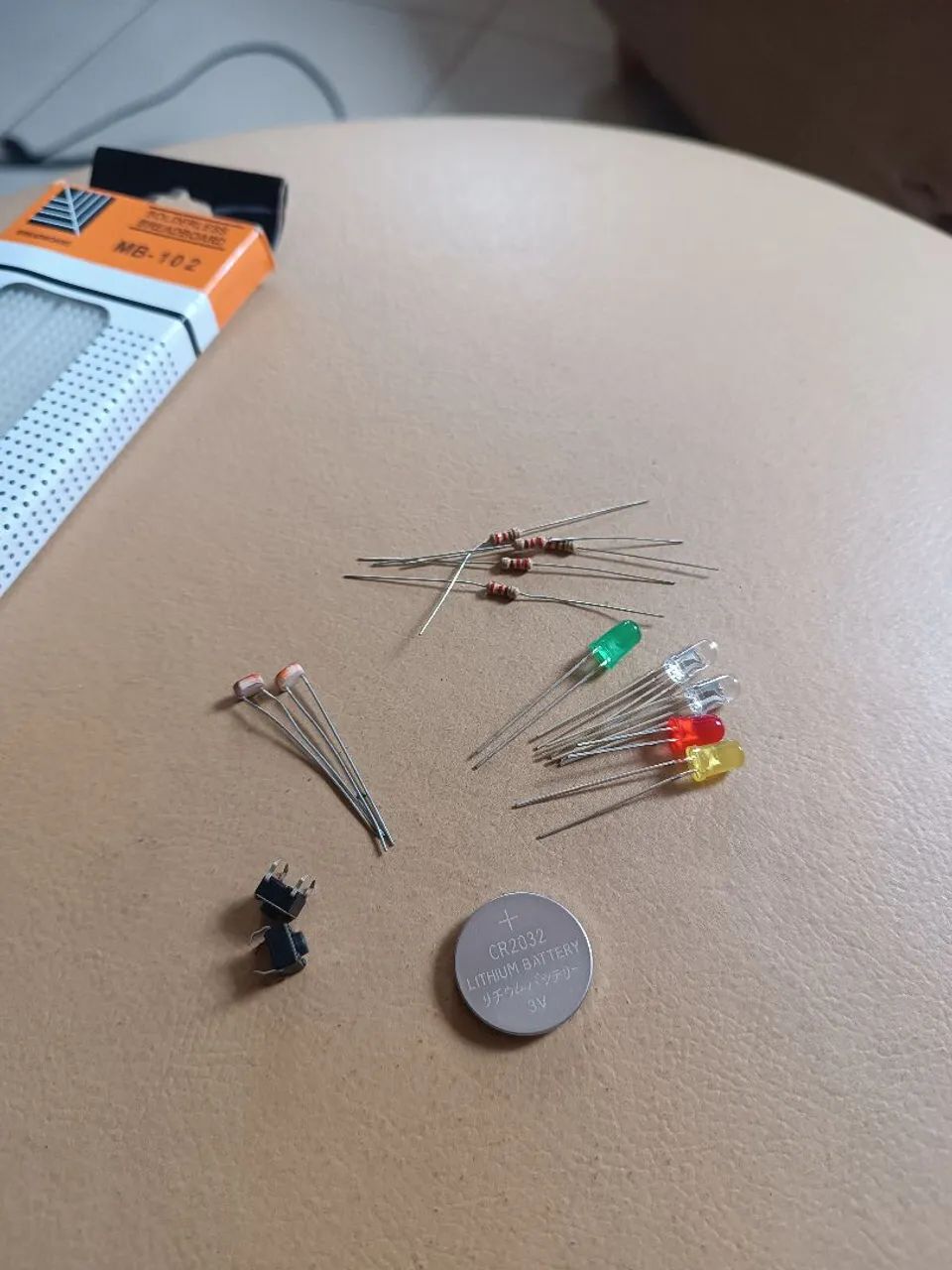 Kit de Robótica e Eletrônica com Protoboard MB-102 - Foto 4