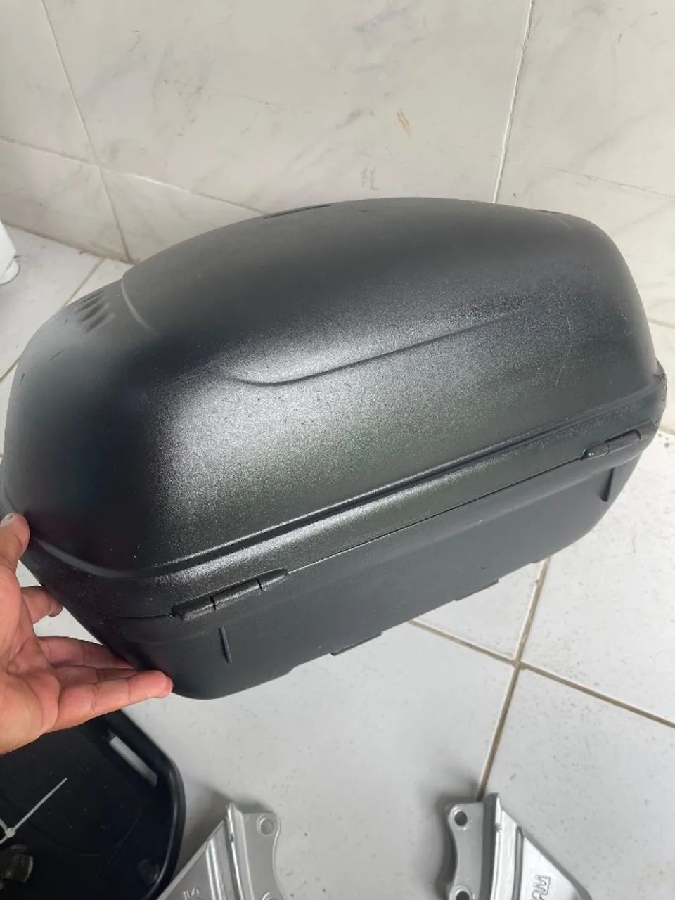 Baú de moto GIVI 45lts + bagageiro fazer original  - Foto 2