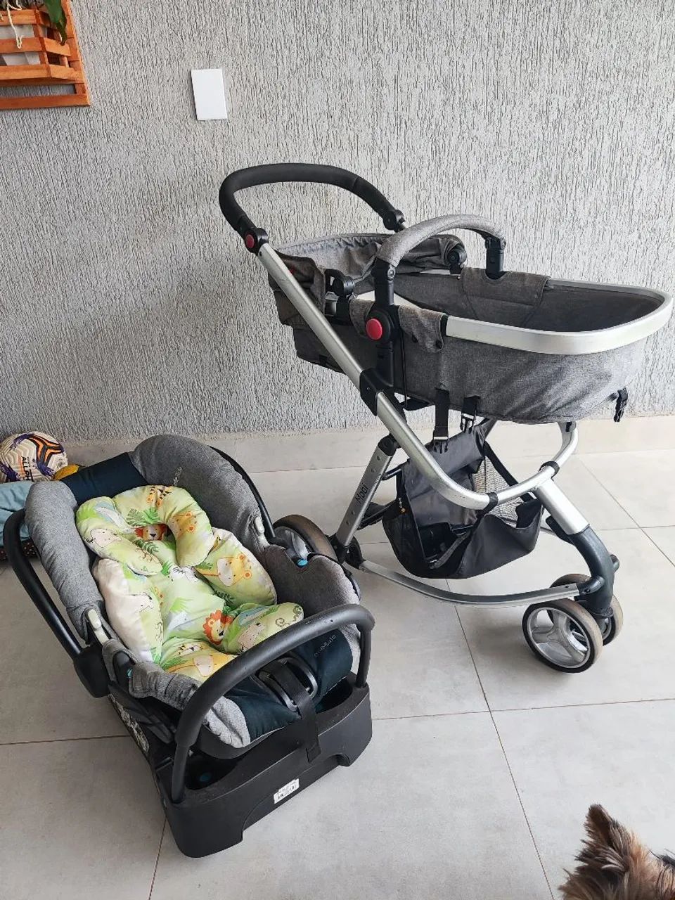 Carrinho de bebê  3x1 safety 1st 