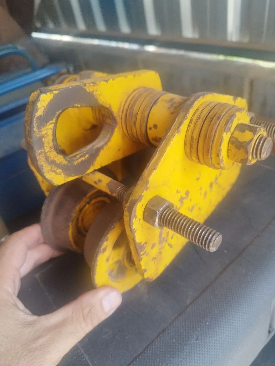 Trole Berg Steel, capacidade 1 tonelada