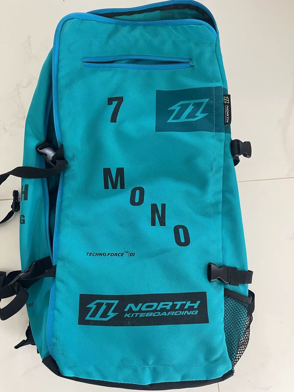 North Mono 7: uma única coluna central