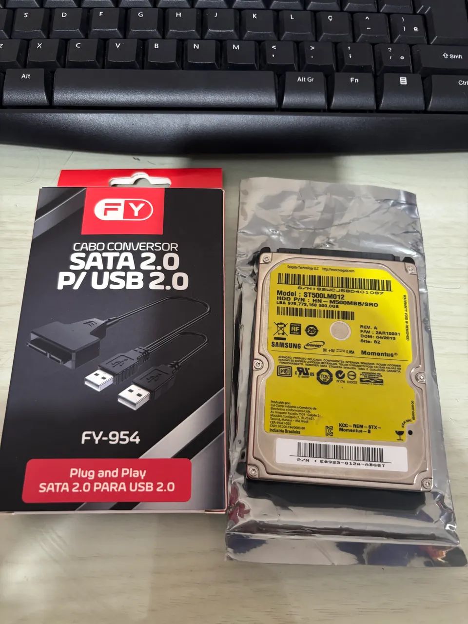 HD notebook 500GB com cabo que serve como HD externo