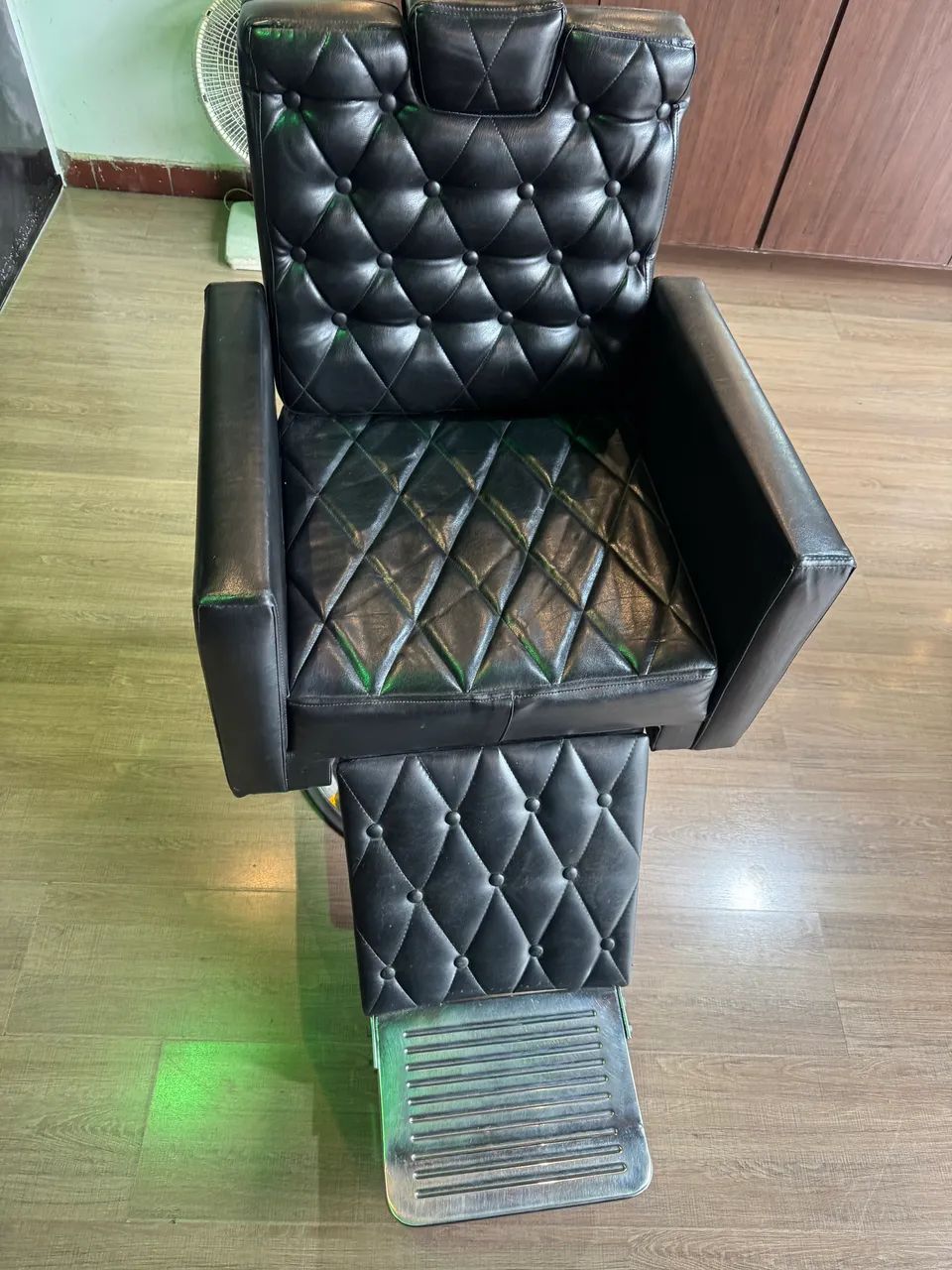 Cadeira de barbeira, barbearia  - Foto 5