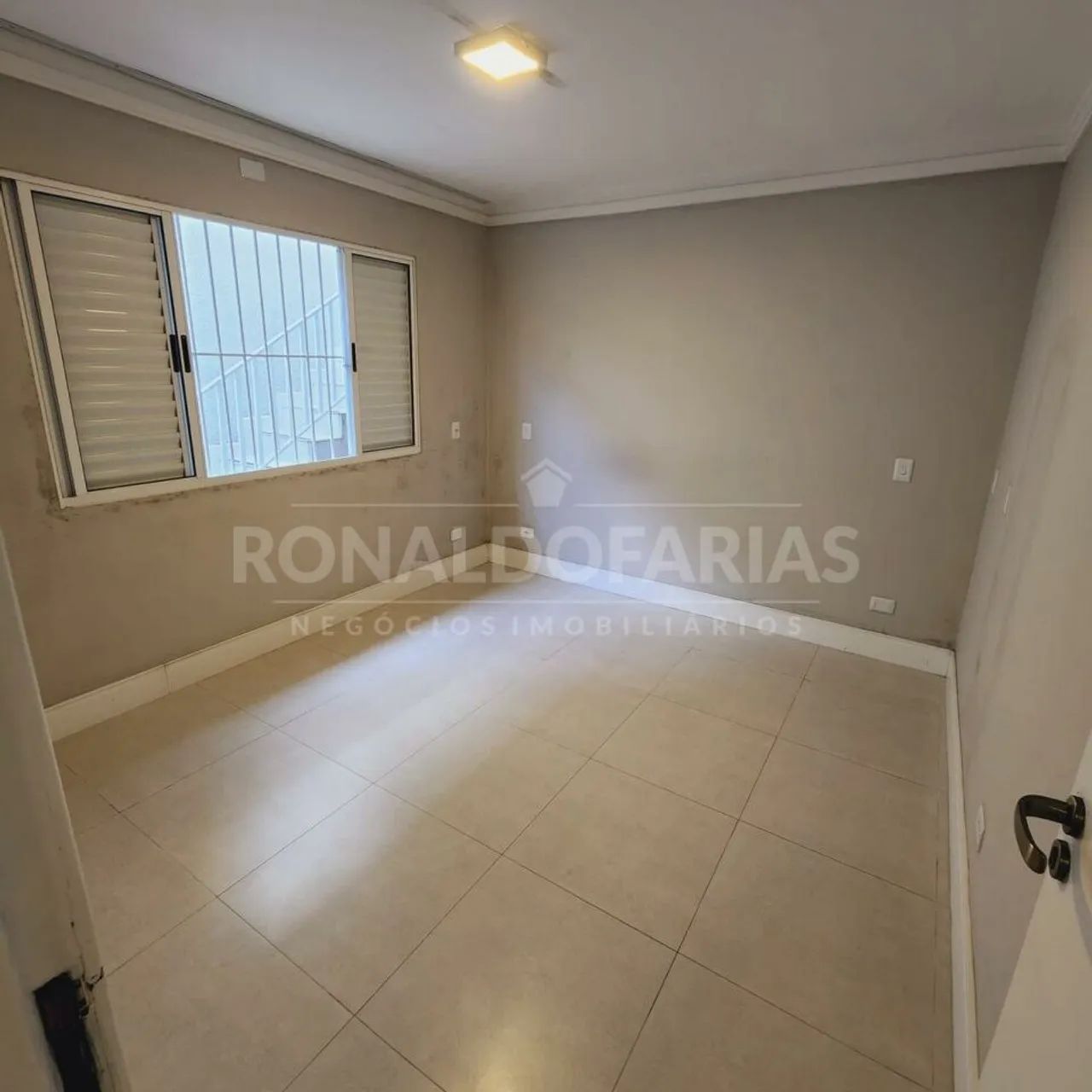 CASA À VENDA, NO GRAJAÚ, COM 3 DORMITÓRIOS SALA AMPLA E CHURRASQUEIRA. - Foto 4
