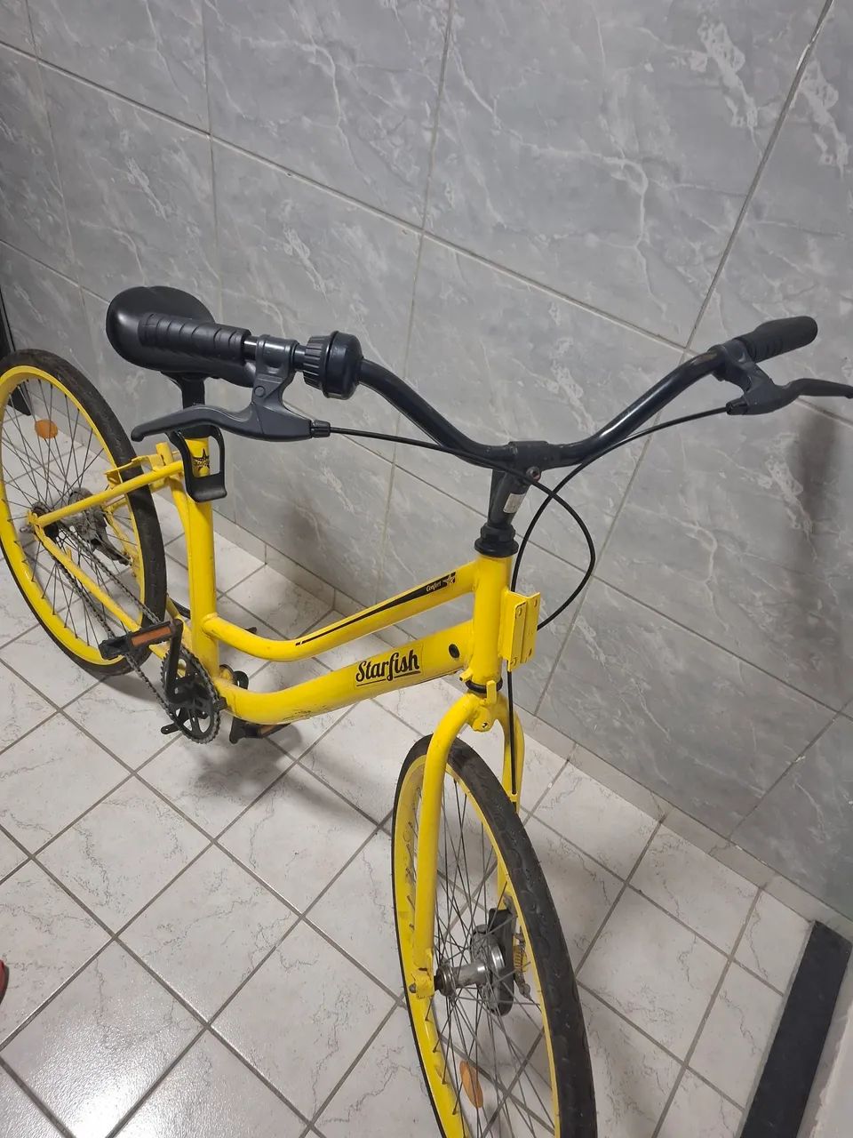 Vendo uma bicicleta 