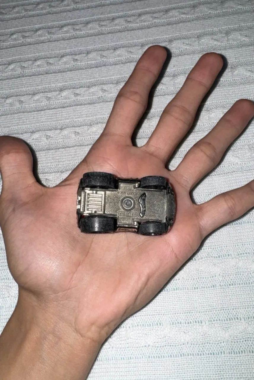 carrinho do modelo Hot Wheels Rocket Box preto com fogo - Foto 2