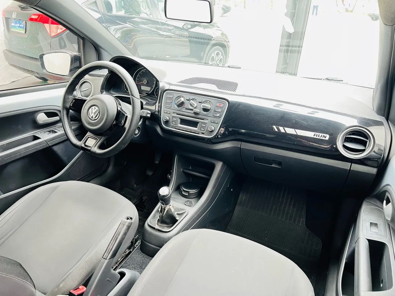 Volkswagen up! Run 1.0 Total Flex 12V 5p, foto 6 de 13