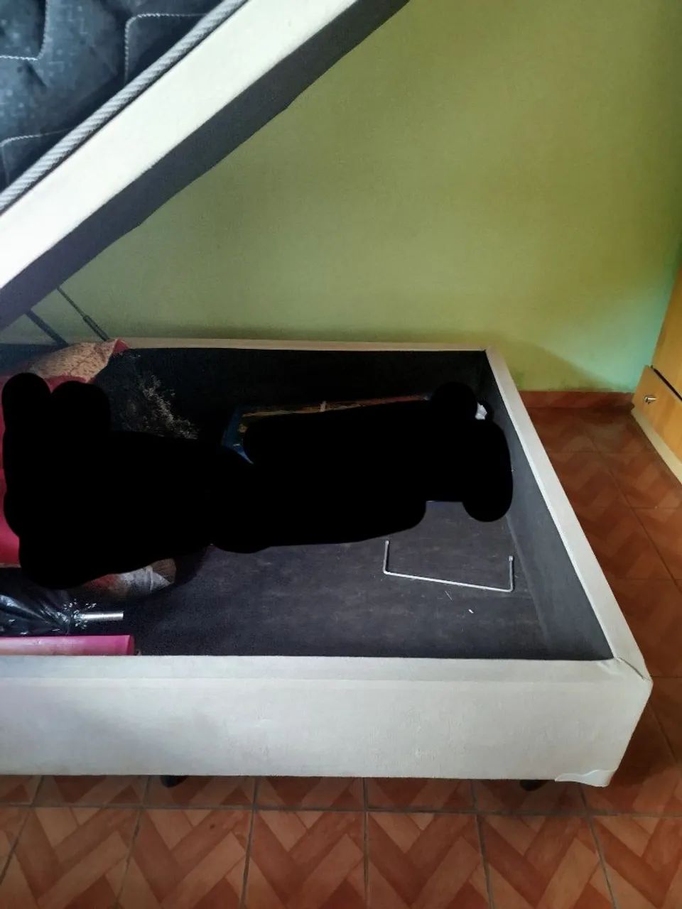 Vendo cama box casal baú com cabeceira estofada  - Foto 2