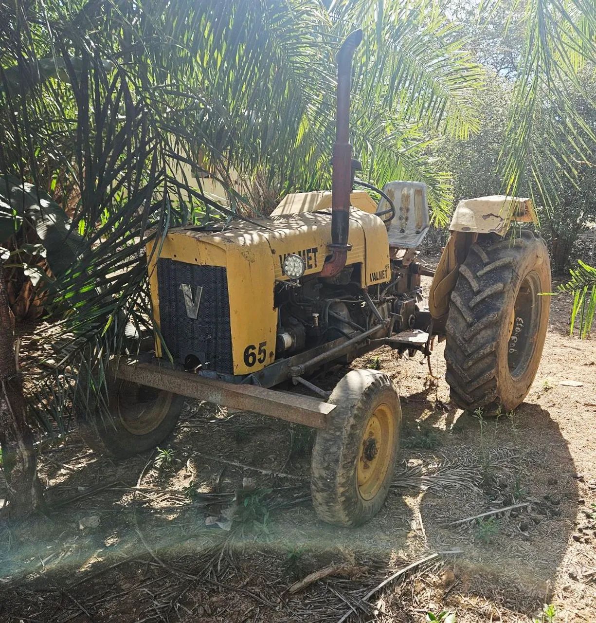 Trator Valmet 65 c/ Implementos