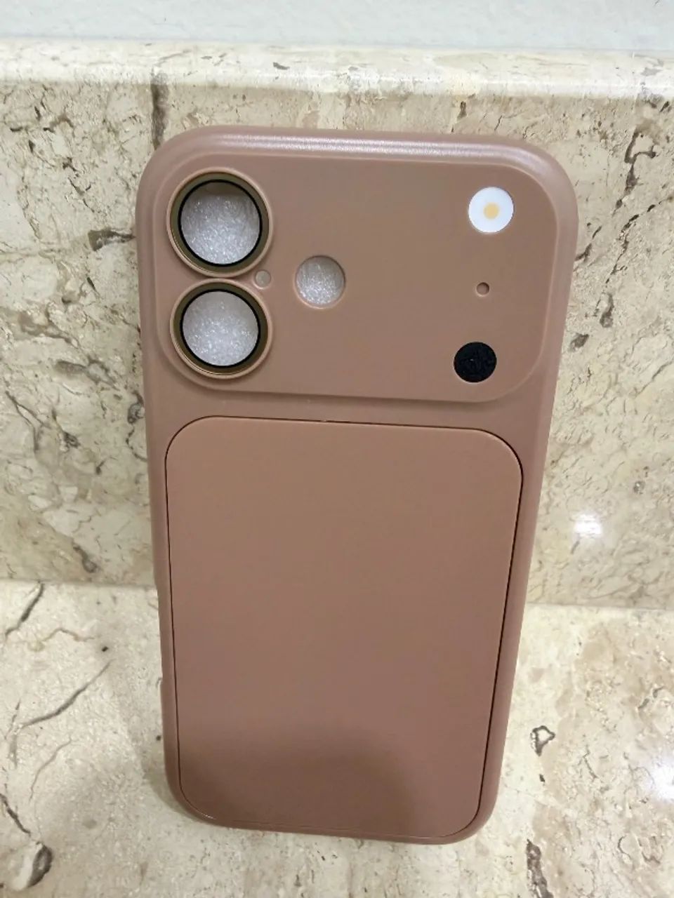 Capinha IPhone 17 marrom