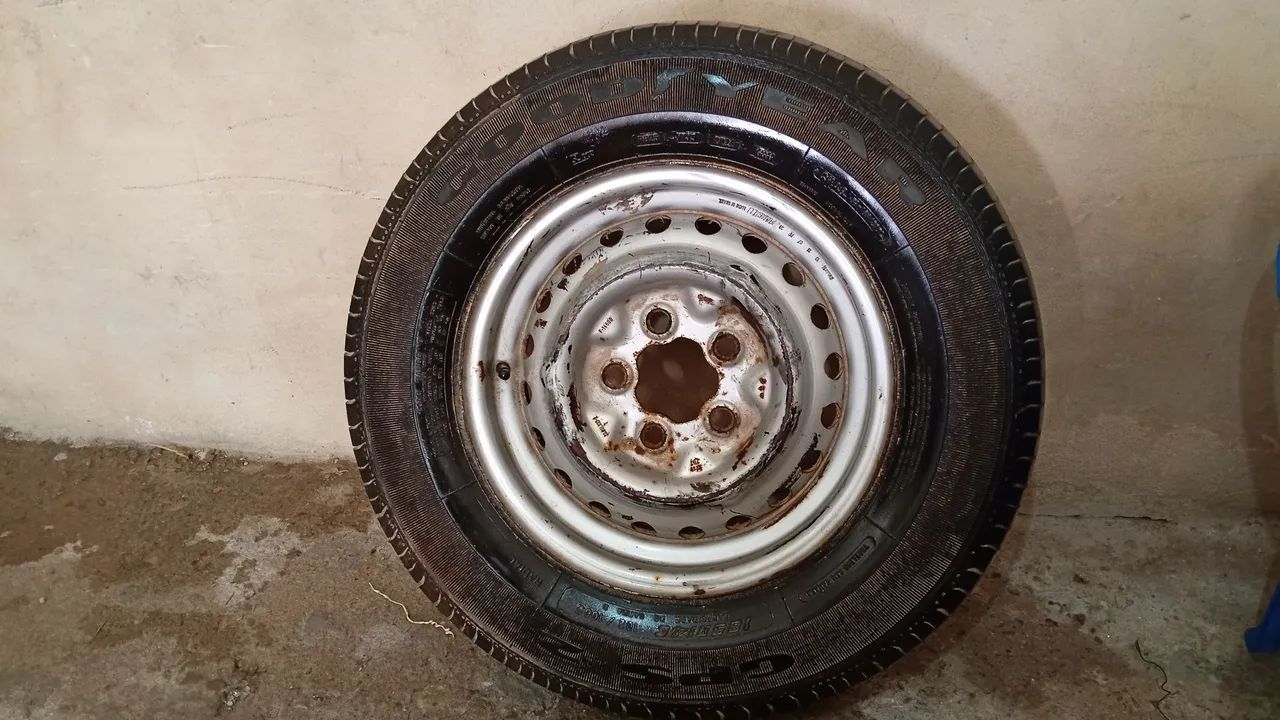 Roda com pneu Pirelli combi 