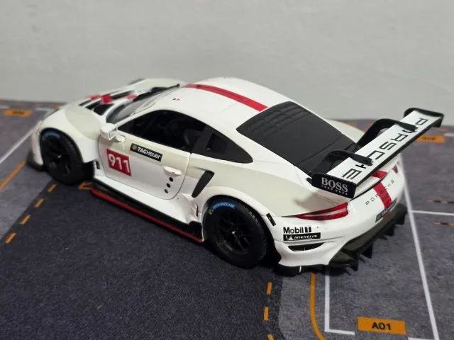 Porsche 911 RSR 1:24 - BBurago - Foto 4